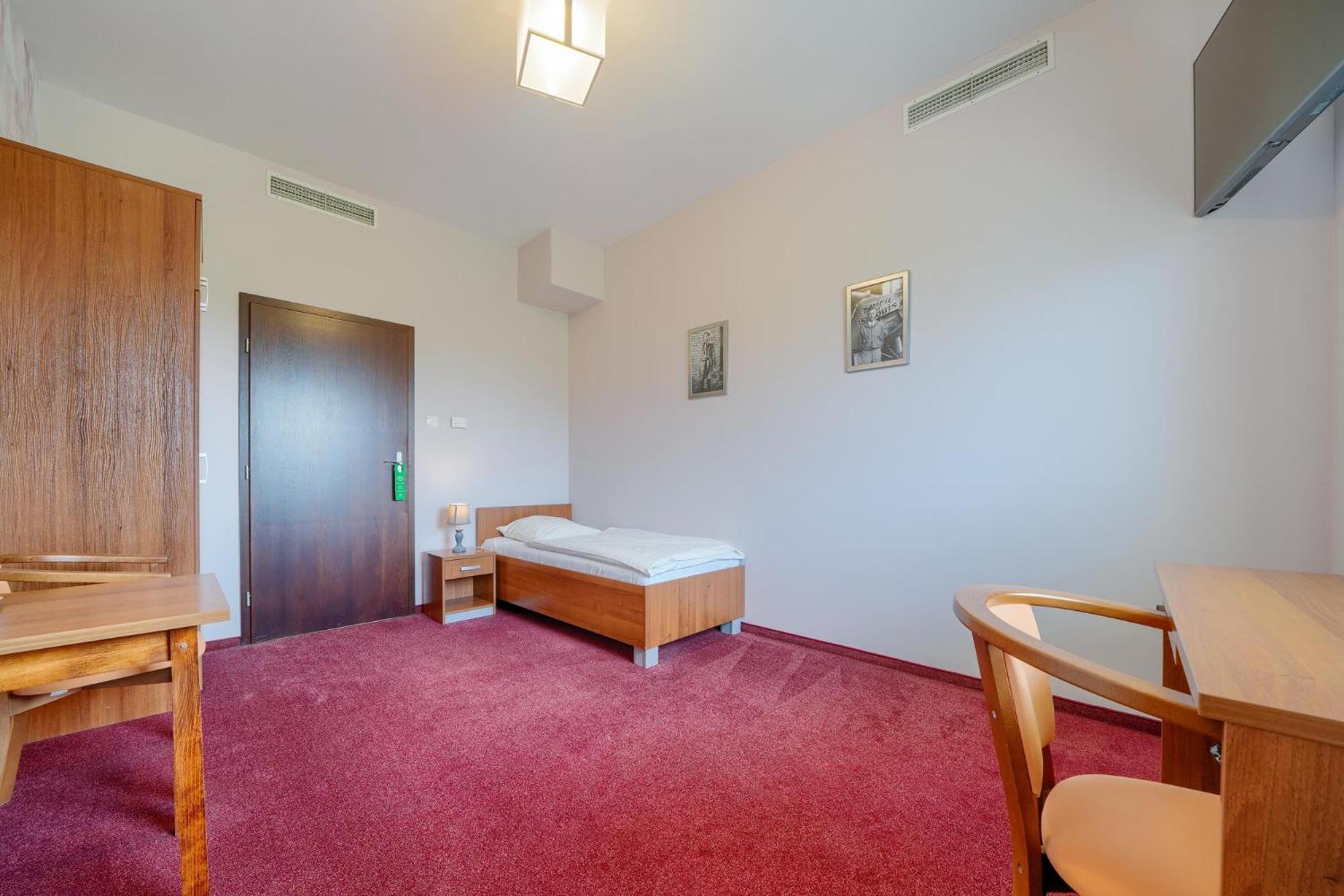 Hotel Aviator Kamien Slaski Extérieur photo