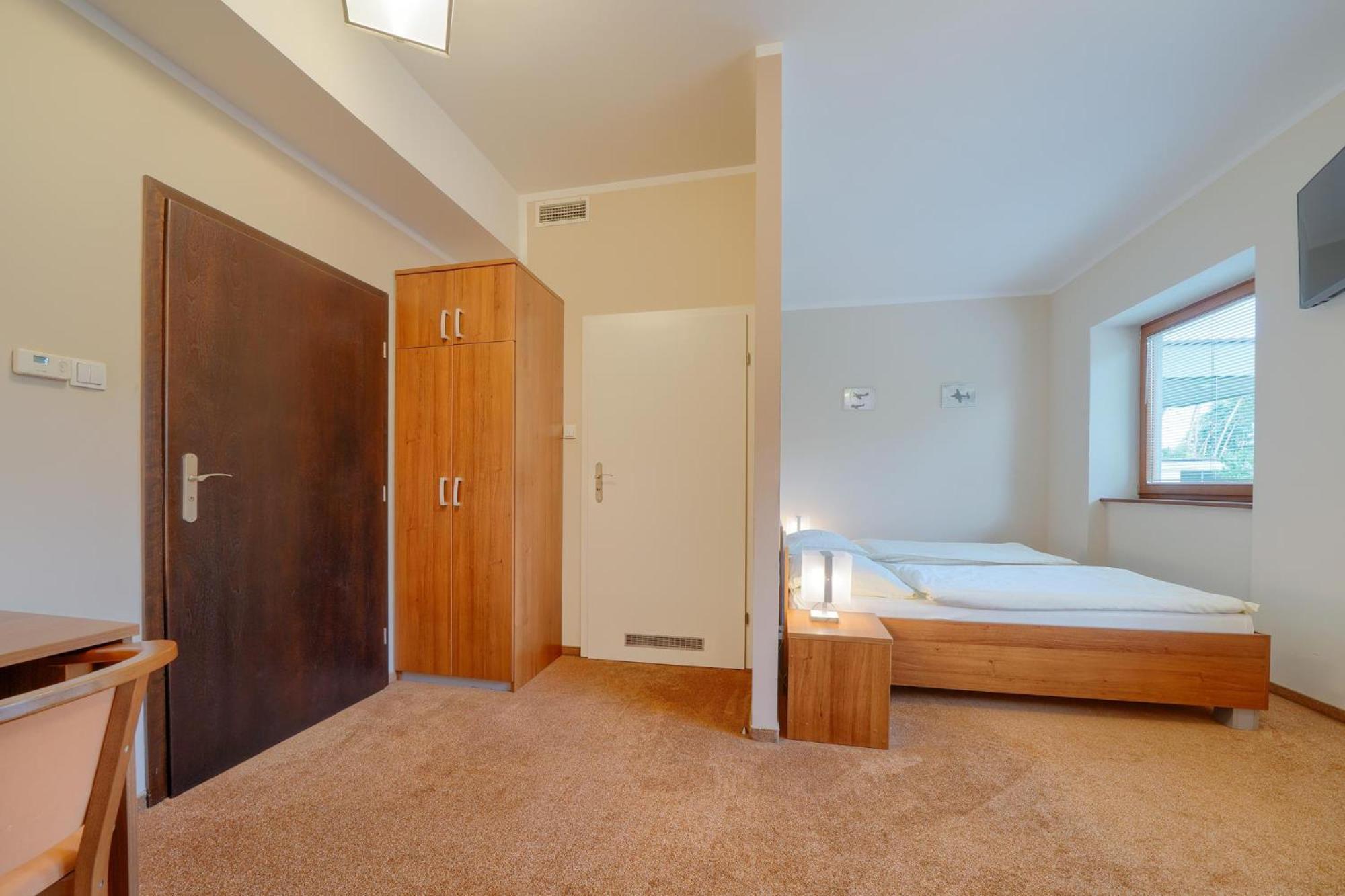 Hotel Aviator Kamien Slaski Extérieur photo