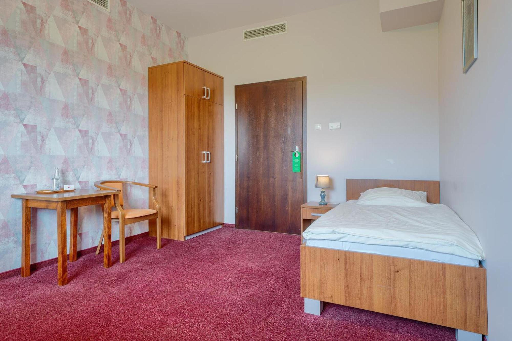 Hotel Aviator Kamien Slaski Extérieur photo
