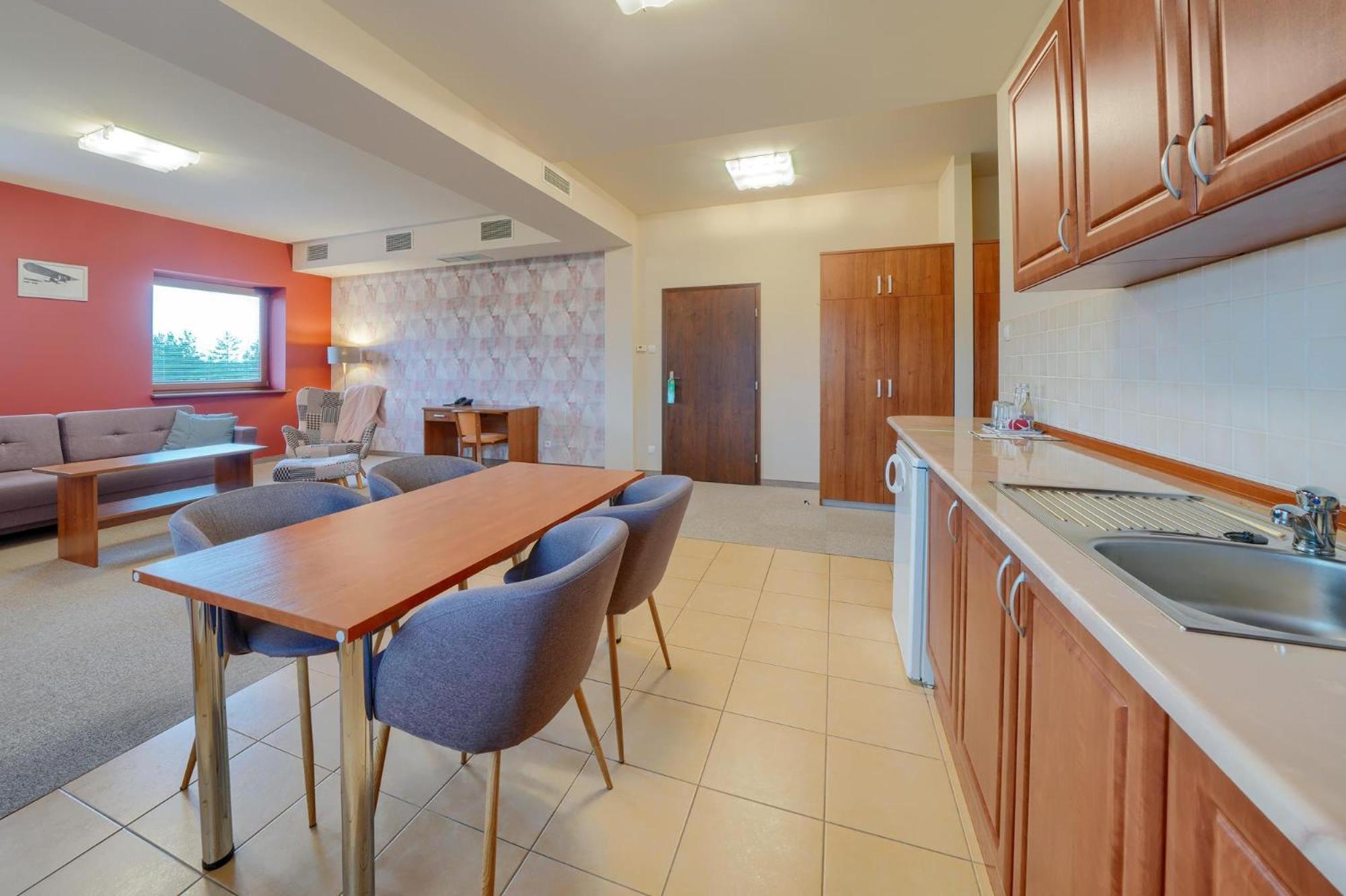 Hotel Aviator Kamien Slaski Extérieur photo